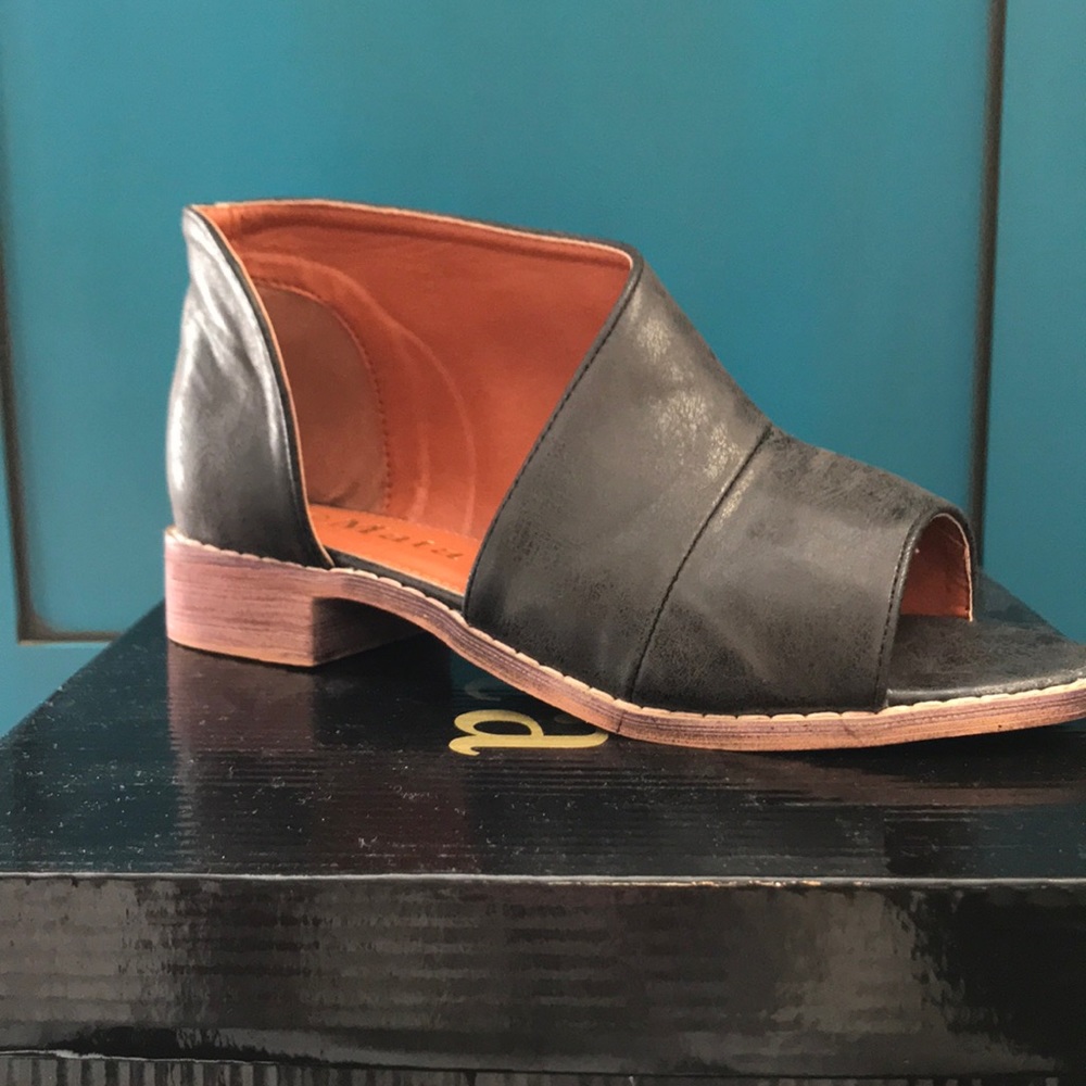 Mata Style Flat Shoe